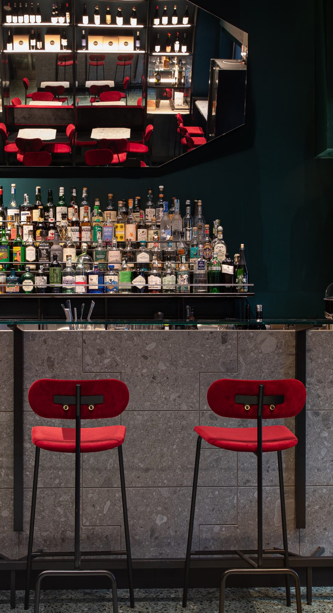 Cocktail bar (MI) Tavoli in gres porcellanato / Ceppo di Gre - in collaborazione con Allestimenta s.r.l.