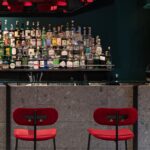Exit Bar, Milano (MI) / Realizzazione bancone bar e tavoli con piano in gres porcellanato
